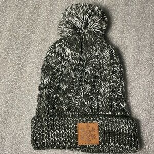Gertex Beanie Toque Adult One Size Gray Cable Knit Snowflake 100% Acrylic Pom